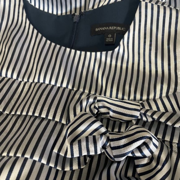 Banana Republic Satin Stripe Sheath Dress - Size 0 - NWOT - Bow Detail Holidays - Picture 5 of 6